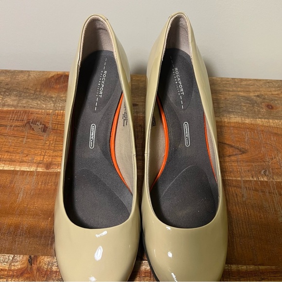 Rockport Elegant Beige Women's Heels, Size 8.5 - Picture 2 of 7